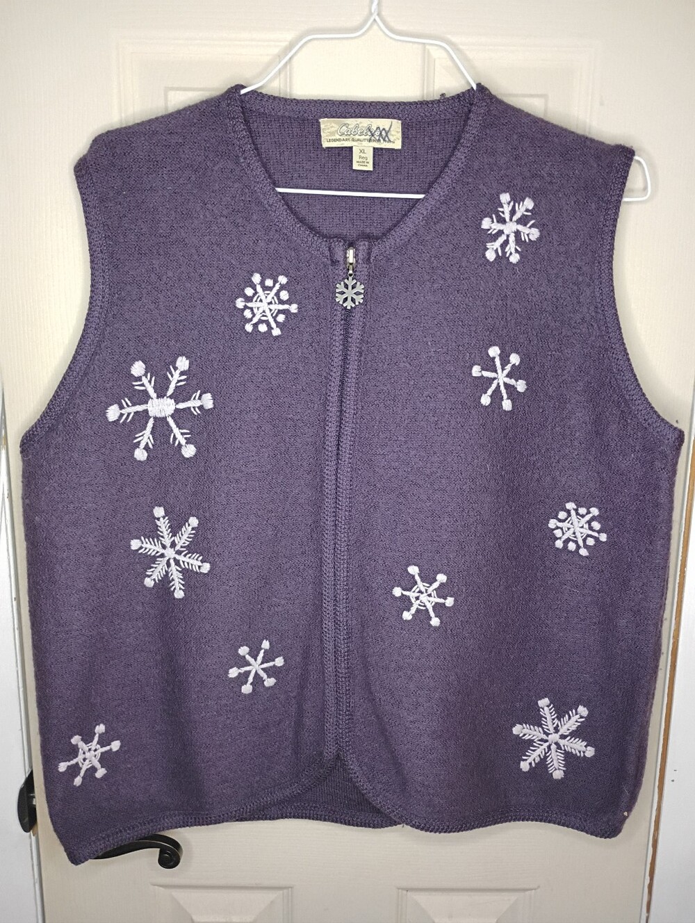 Cabelas Sweater Vest Size XL Purple Snowflake 100% Wool